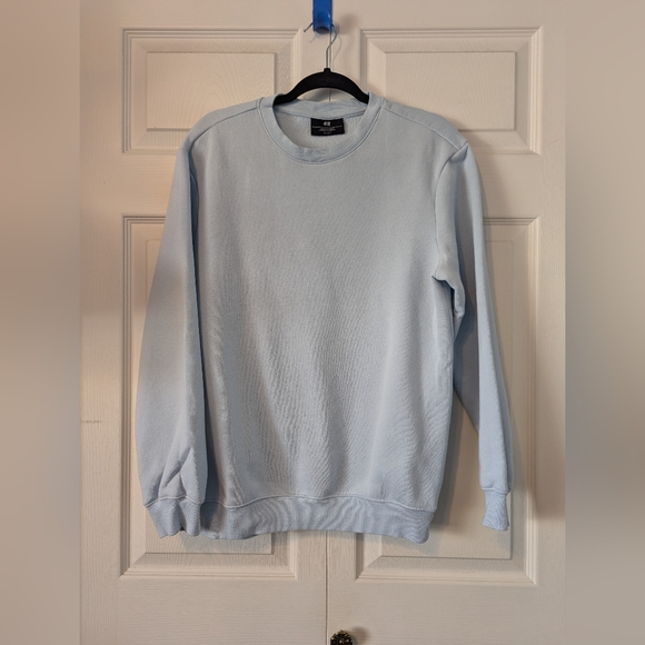 3/$20! H&M Mens Basic Crewneck Sweatshirt - Light Blue - Picture 2 of 14
